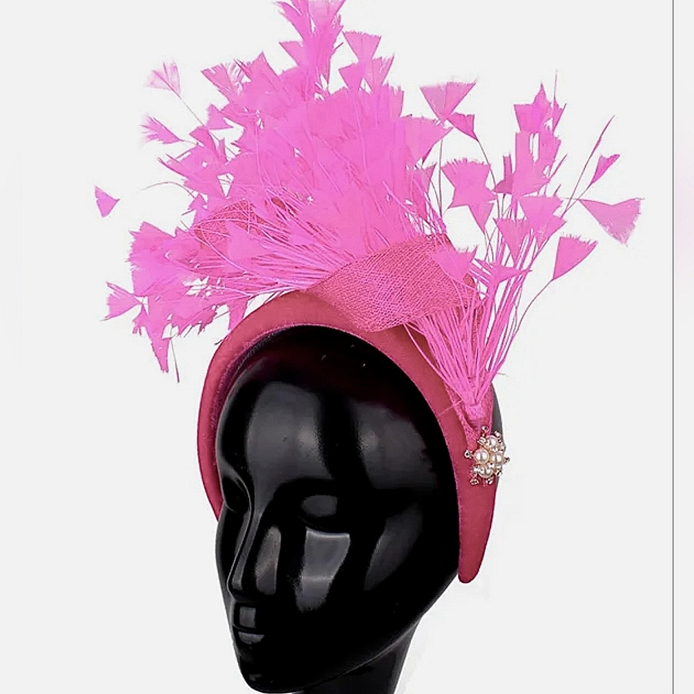 "Exquisite Pink Fushia Feathered Fascinator Headband Adorned with Elegant Brooch